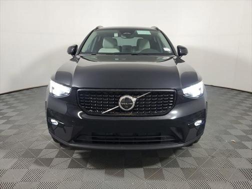 2025 Volvo XC40 B5 Ultra Dark Theme