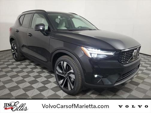 2025 Volvo XC40 B5 Ultra Dark Theme