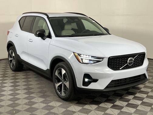 2026 Volvo XC40 B5 Plus