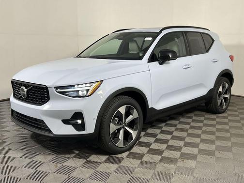 2026 Volvo XC40 B5 Plus
