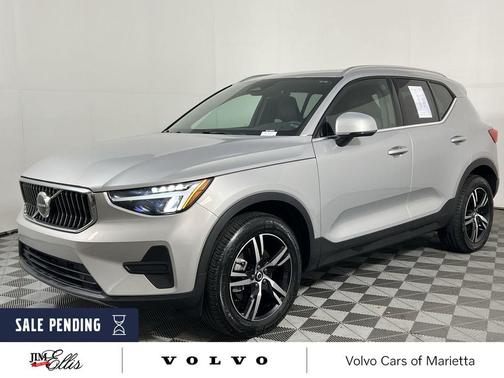 2025 Volvo XC40 B5 Core Bright Theme