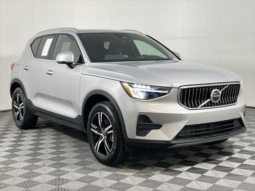 2025 Volvo XC40 B5 Core Bright Theme