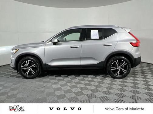 2025 Volvo XC40 B5 Core Bright Theme