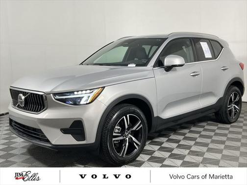 2025 Volvo XC40 B5 Core Bright Theme