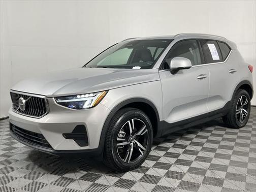2025 Volvo XC40 B5 Core Bright Theme