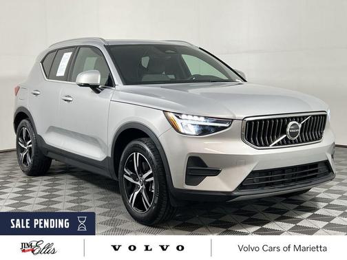 2025 Volvo XC40 B5 Core Bright Theme