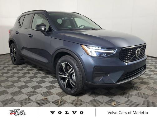 2026 Volvo XC40 Core, B5 AWD Gas (mild hybrid), Dark