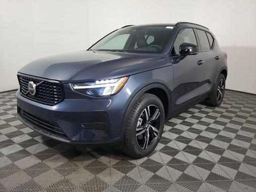 2026 Volvo XC40 Core, B5 AWD Gas (mild hybrid), Dark