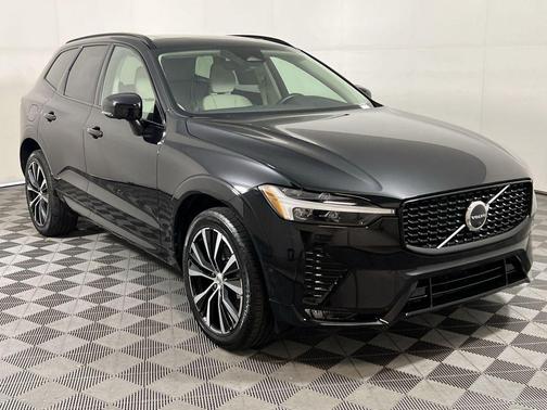 2023 Volvo XC60 B5 Plus Dark Theme