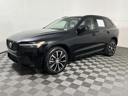 2023 Volvo XC60 B5 Plus Dark Theme