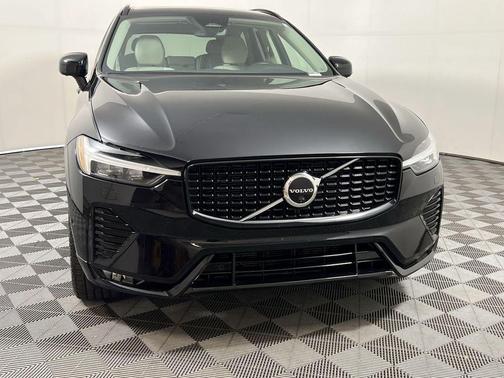 2023 Volvo XC60 B5 Plus Dark Theme