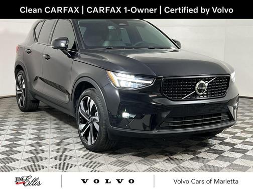 2024 Volvo XC40 B5 Ultimate Dark Theme