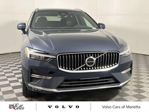 2023 Volvo XC60 B5 Plus Bright Theme