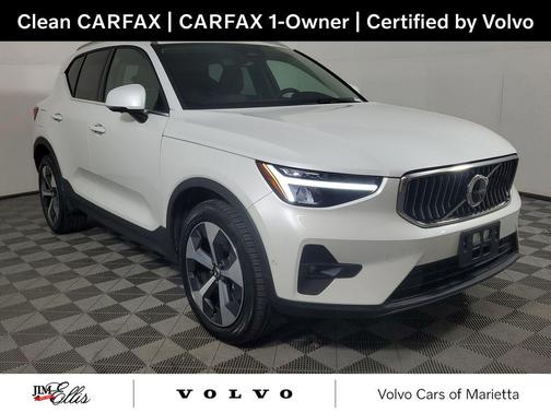 2025 Volvo XC40 B5 Plus Bright Theme