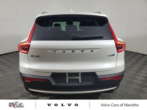 2025 Volvo XC40 B5 Plus Bright Theme