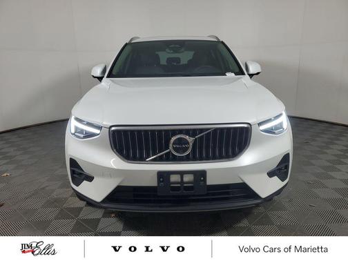 2025 Volvo XC40 B5 Plus Bright Theme