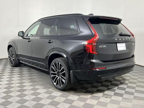 2026 Volvo XC90 B6 Ultra Dark Theme 7-Seater