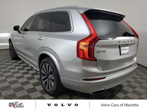Bright Silver Metallic 2020 Volvo XC90 T6 Momentum