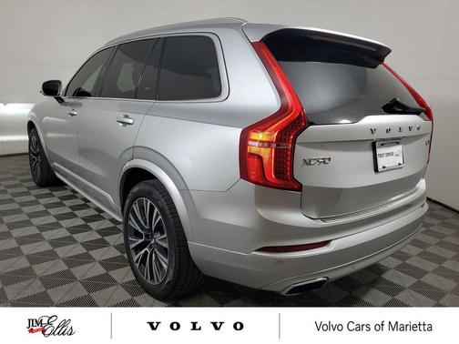 Bright Silver Metallic 2020 Volvo XC90 T6 Momentum