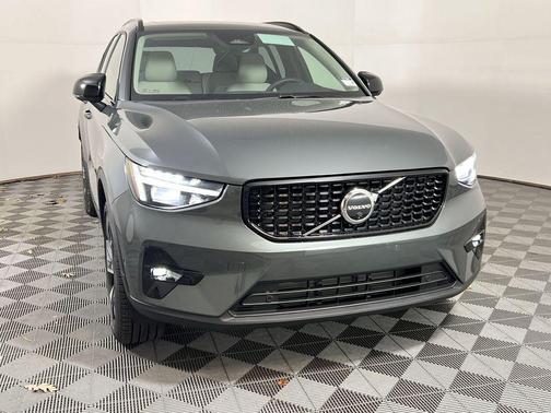 2026 Volvo XC40 B4 Plus