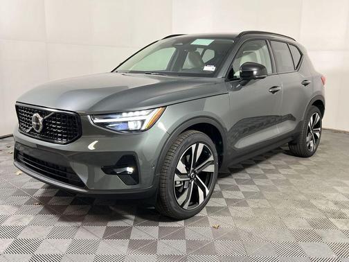 2026 Volvo XC40 B4 Plus