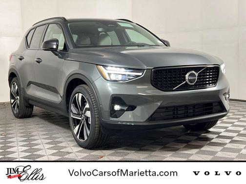 2026 Volvo XC40 B4 Plus