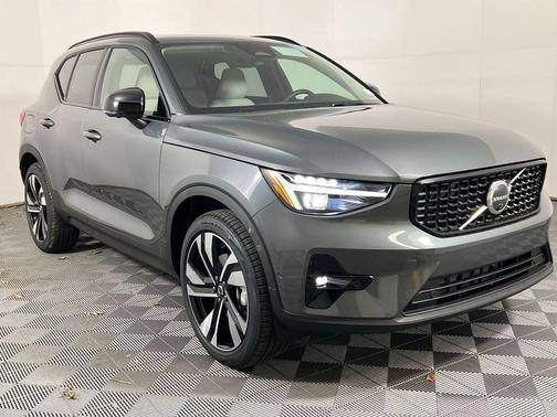 2026 Volvo XC40 B4 Plus