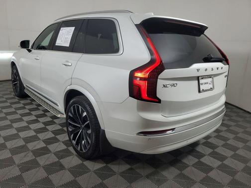 2025 Volvo XC90 B5 Core