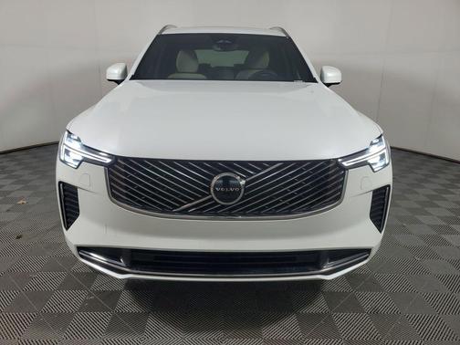 2025 Volvo XC90 B5 Core