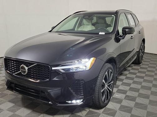 Onyx Black Metallic 2024 Volvo XC60 B5 Plus Dark Theme