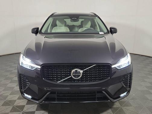 Onyx Black Metallic 2024 Volvo XC60 B5 Plus Dark Theme