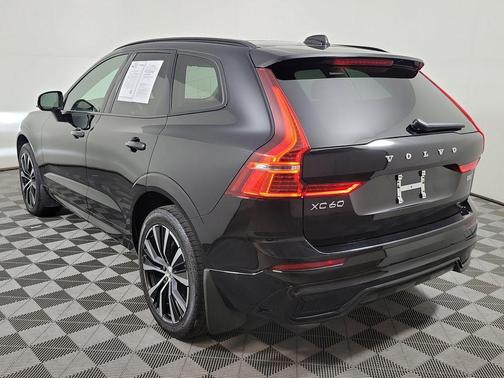 Onyx Black Metallic 2024 Volvo XC60 B5 Plus Dark Theme