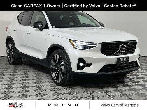 2025 Volvo XC40 B5 Plus Dark Theme