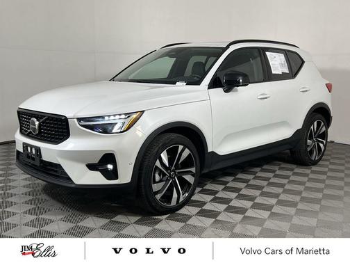 2025 Volvo XC40 B5 Plus Dark Theme