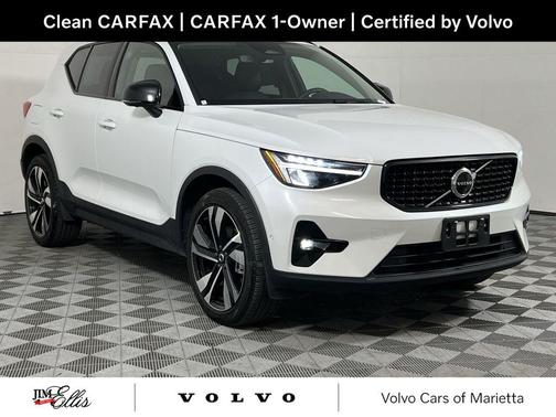 2025 Volvo XC40 B5 Plus Dark Theme