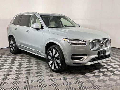 2024 Volvo XC90 Recharge Plug-In Hybrid T8 Ultimate Bright Theme 7-Seater