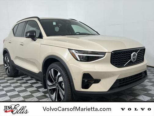 2025 Volvo XC40 B5 Plus Dark Theme