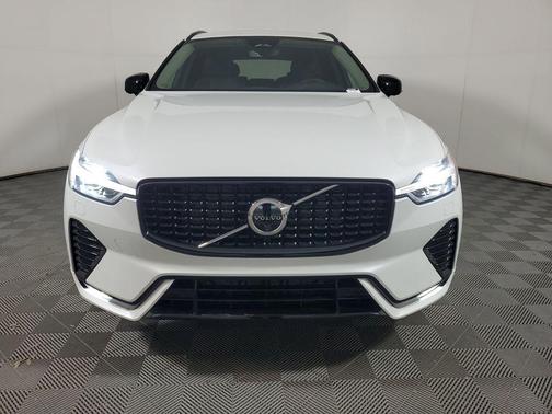 Crystal White 2025 Volvo XC60 B5 Plus
