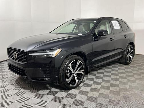 2024 Volvo XC60 B5 Ultimate Dark Theme