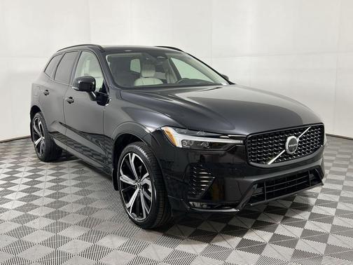 2024 Volvo XC60 B5 Ultimate Dark Theme
