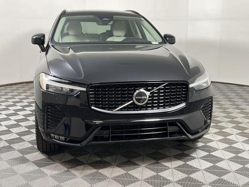 2024 Volvo XC60 B5 Ultimate Dark Theme
