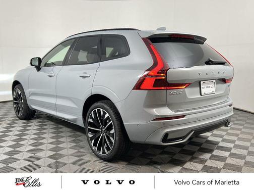 2026 Volvo XC60 B5 Ultra