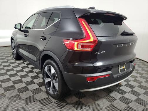 2023 Volvo XC40 B5 Plus Bright Theme