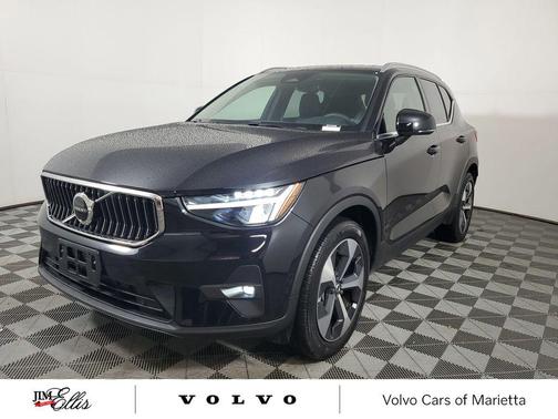 2023 Volvo XC40 B5 Plus Bright Theme