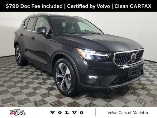 Onyx Black Metallic 2023 Volvo XC40 B5 Plus Bright Theme