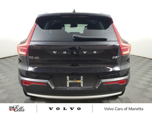 2023 Volvo XC40 B5 Plus Bright Theme