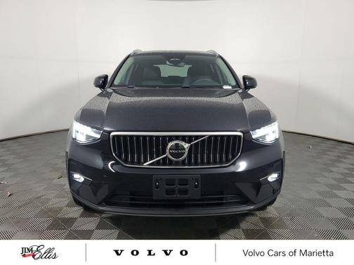 2023 Volvo XC40 B5 Plus Bright Theme