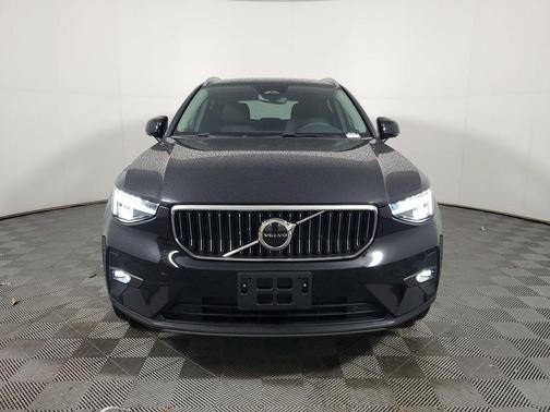 2023 Volvo XC40 B5 Plus Bright Theme