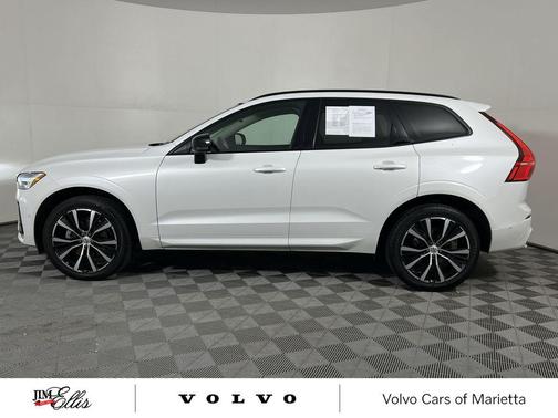 2024 Volvo XC60 B5 Plus Dark Theme