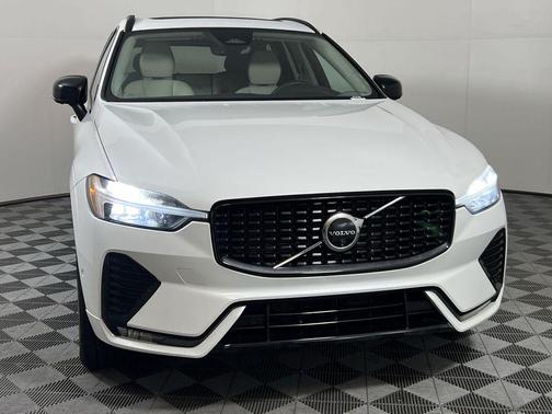 2024 Volvo XC60 B5 Plus Dark Theme